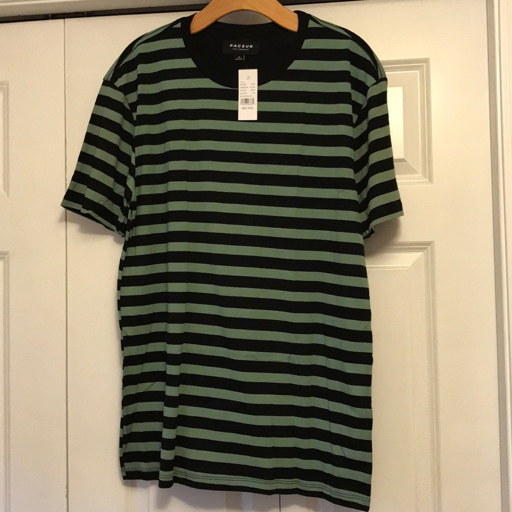 Men’s Pacsun s/s crewneck tee in a size medium.